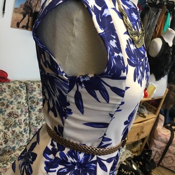 Blue and white floral print romper - Picture 3 of 6